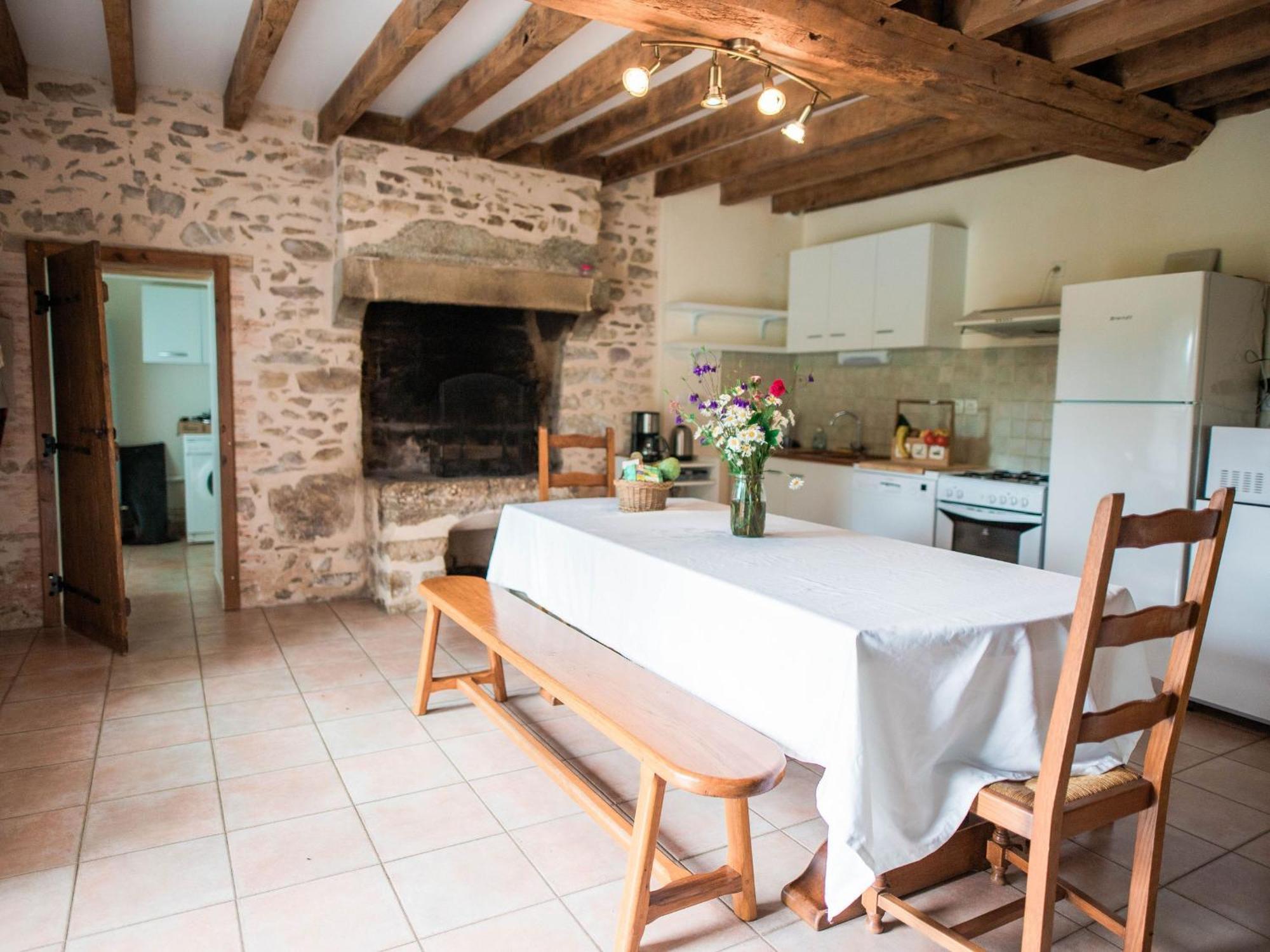 Gite De Charme Renove Avec Cheminee, Terrasse Et Proche Randonnees - Capacite 13 Pers. - Fr-1-410-179 Saint-Léonard-des-Bois 외부 사진
